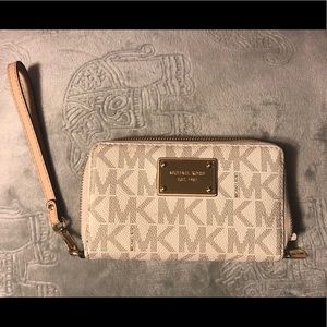 Michael Kors Signature Jet Set Multi Phone Case